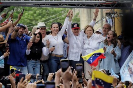 Primera aparición en mitín de campaña de Edmundo González Urrutia en La Victoria