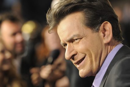 Charlie Sheen reflexionó sobre su escandalosa vida tras cumplir 60 años: ‘Todavía me avergüenzo de mi pasado’