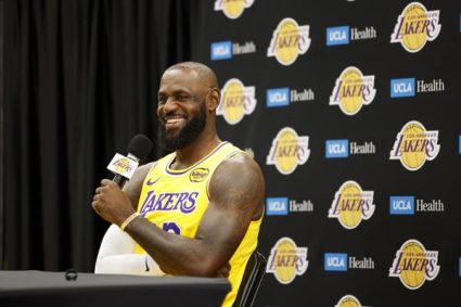 LeBron James se prepara para su temporada 23 en la NBA