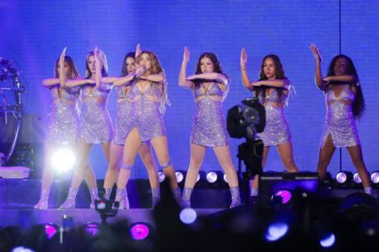 Shakira sale de México tras romper récords de asistencia