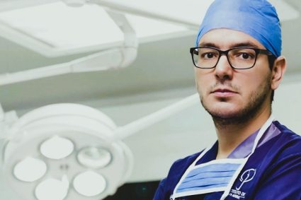 Dr. Froilán Páez dejó huella en Congreso de Cirugía Plástica Facial y Rinología en Medellín