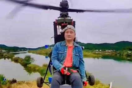 Quién era el influencer chino de 55 años que transmitió en vivo su muerte tras estrellarse su avión ultraligero casero