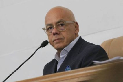 Jorge Rodríguez llamó ‘becerro’ a Danny Ocean y dice que Maduro tiene listo el decreto de conmoción