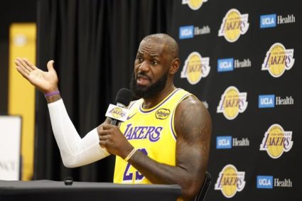 LeBron James recibe críticas por usar un truco publicitario