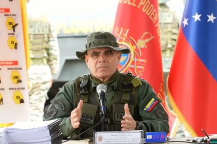Padrino López responsabiliza al ELN del narcotráfico en Venezuela y les exige delinquir en otra parte