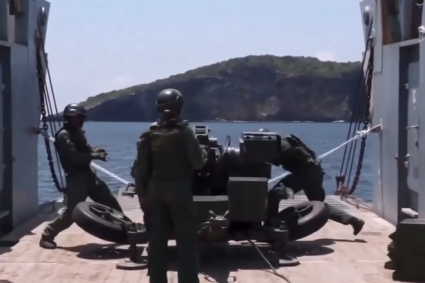 Militares de Venezuela realizan simulacros con cañones en isla cercana a Trinidad y Tobago