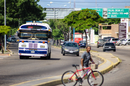Transportistas piden aumento del pasaje ante la inminente devaluación de la moneda