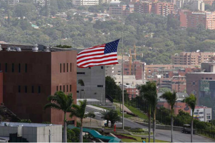 Jorge Rodríguez alerta a EEUU de operación de falsa bandera para poner explosivos en su embajada en Caracas