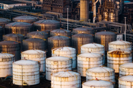 AIE ha acordado liberar 400 millones de barriles de petróleo de sus reservas energéticas