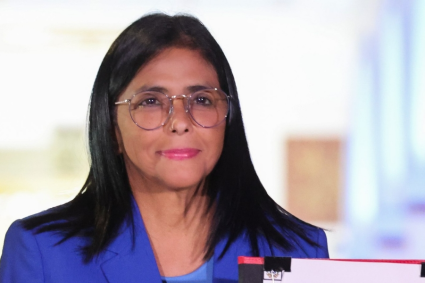 Delcy Rodríguez pide el fin de las sanciones a Venezuela en una reunión con una delegación de EEUU en Caracas