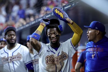 Venezuela tropieza ante el poder dominicano en el Clásico Mundial