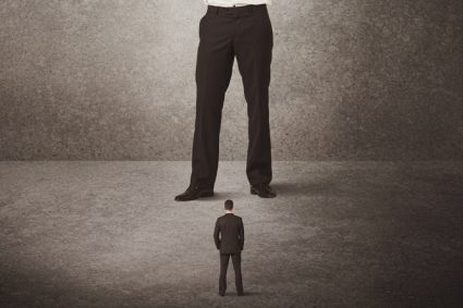 Carlos Julio Heydra Castillo | ¡Entérate! David vs. Goliat: ¿Cómo los pequeños emprendedores ganan grandes batallas?