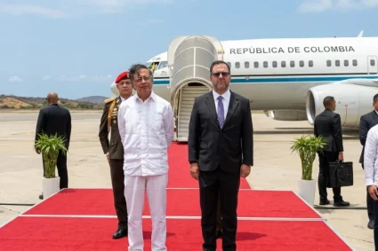 Gustavo Petro llega a Venezuela para reunirse con Delcy Rodríguez