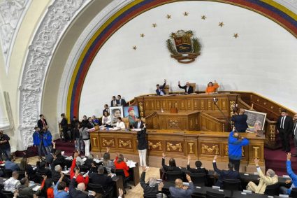 Asamblea Nacional prepara cambios en la Ley del Trabajo ante presión por salarios