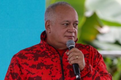 ‘Usted puede oponerse al gobierno, lo que no debe es oponerse a su país’