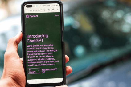 ¿ChatGPT almacena datos? Qué riesgos de privacidad existen y cómo podemos protegernos