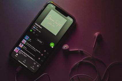 Carlos Julio Heydra Castillo | Playlists: El nuevo escenario del éxito musical digital