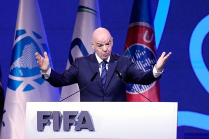 Infantino apuesta por un Mundial histórico para democratizar el fútbol global