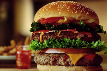 Día de la Hamburguesa desata «guerra de promociones» en los restaurantes