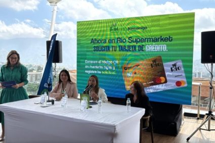 Río Supermarket y Bancamiga entregan más de 2.000 tarjetas de crédito en Caracas