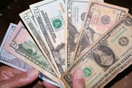 La apuesta que podría aliviar la escasez de dólares en Venezuela