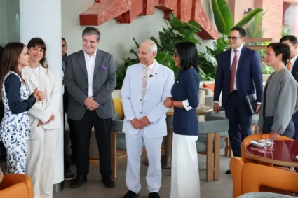 Delcy Rodríguez visitó las instalaciones del nuevo Hotel Londres de Chacao
