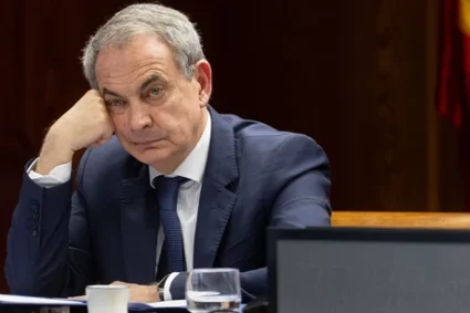 Fiscalía pide retirar el pasaporte a Rodríguez Zapatero e impedir su salida de España