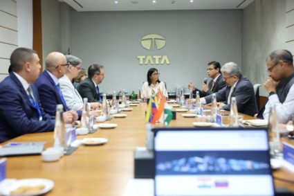 Delcy Rodríguez aborda energías renovables y transporte urbano con el conglomerado Tata en Bombay