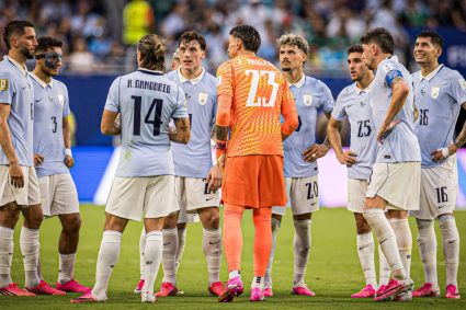 Uruguay rescata un amargo empate ante Arabia Saudí