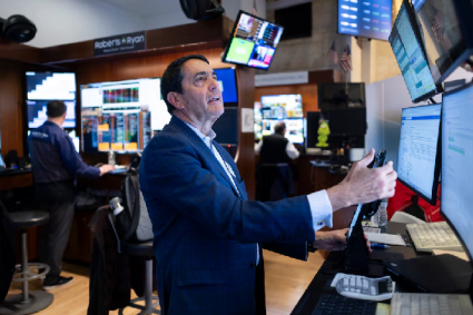 Wall Street registra la mejor jornada en dos meses tras el anuncio de Donald Trump sobre Irán