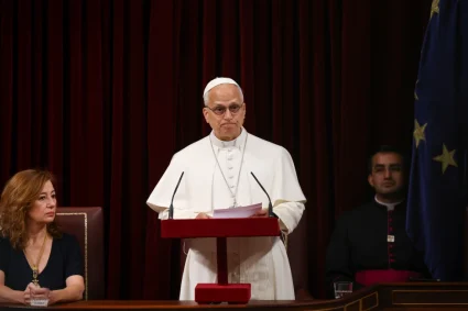 El papa León XIV exige respeto a los migrantes en discurso ante el parlamento español