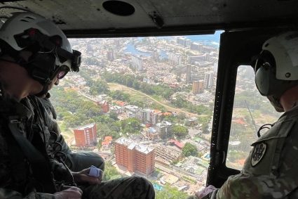 Jefe del Comando Sur sobrevuela Venezuela para constatar los daños que dejaron los terremotos