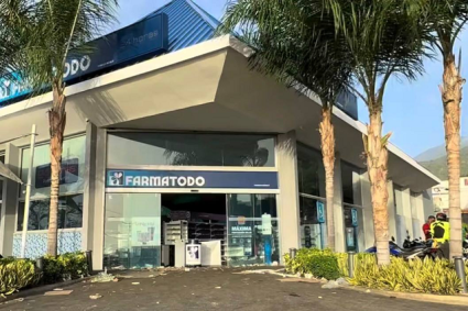 Rescatistas hallarón refugio en un Farmatodo saqueado convertido en centro humanitario
