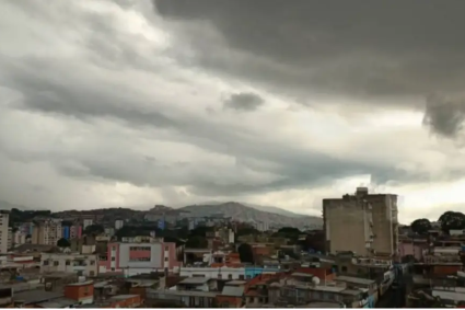 Lluvias con descargas eléctricas azotarán a estos estados por la Onda Tropical 24