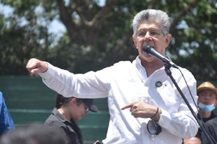 Ramos Allup dice que Machado debe regresar a Venezuela