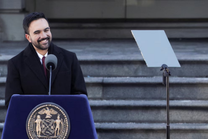 Alcalde de Nueva York exige a Donald Trump restablecer el TPS tras visitar centro de acopio por los sismos
