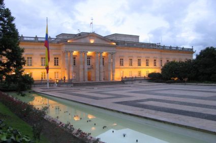 De la Espriella acusa a Petro de planear un golpe de Estado
