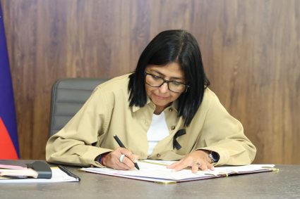 Delcy Rodríguez firmó reglamento de la Ley de Hidrocarburos para impulsar el sector energético