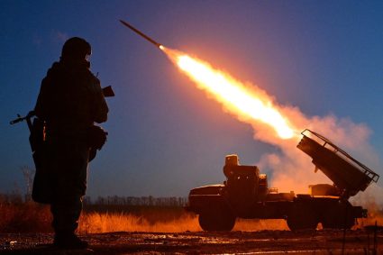 Rusia lanza un ataque con armas de alta precisión contra la industria militar en Kiev
