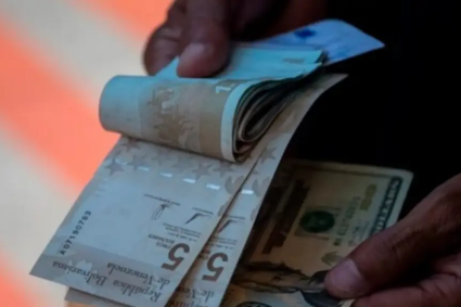 El bolívar se depreció un 15% frente al dólar en julio